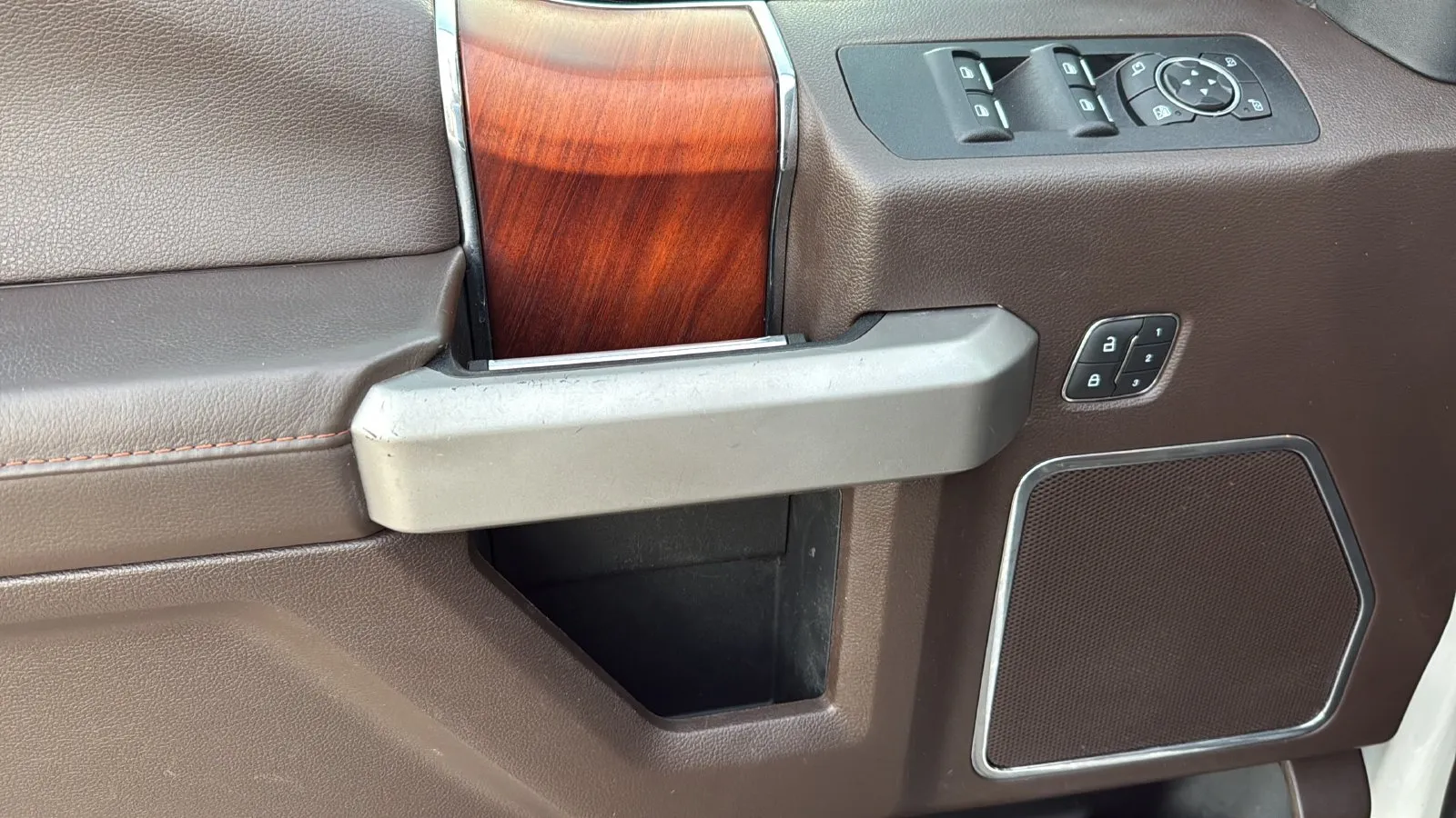 Ford F-150 photo 11