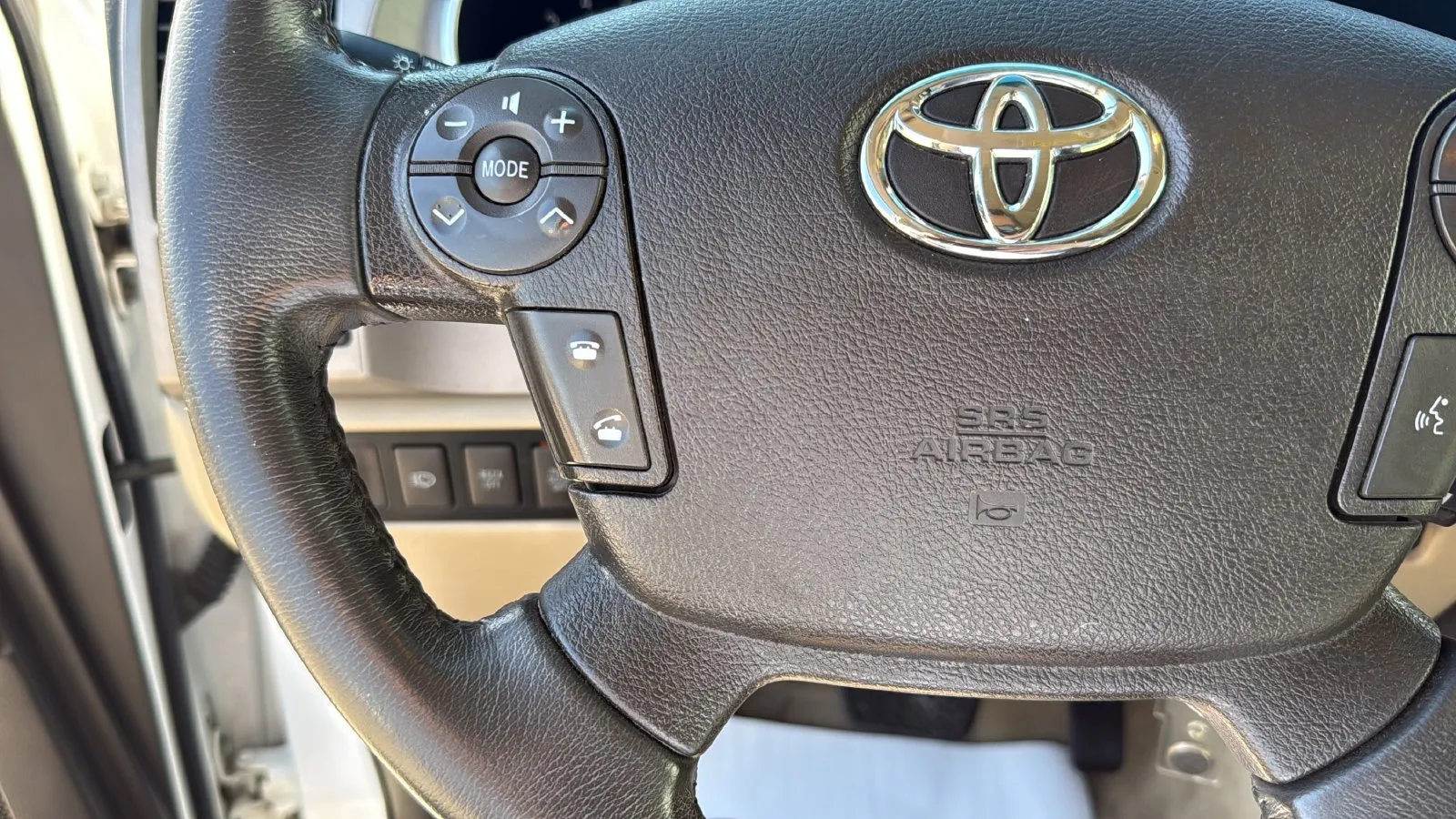 Toyota Sequoia photo 14