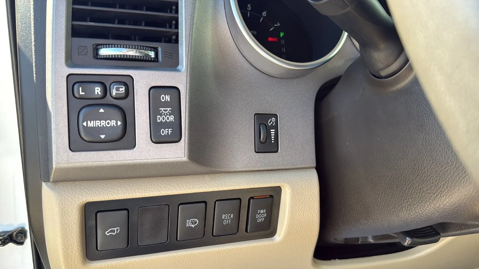 Toyota Sequoia photo 15