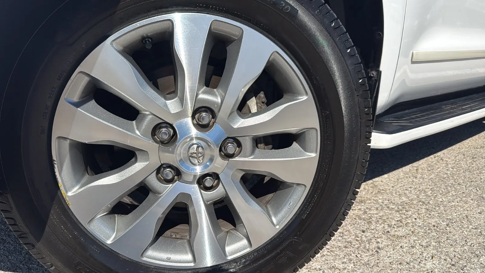 Toyota Sequoia photo 27