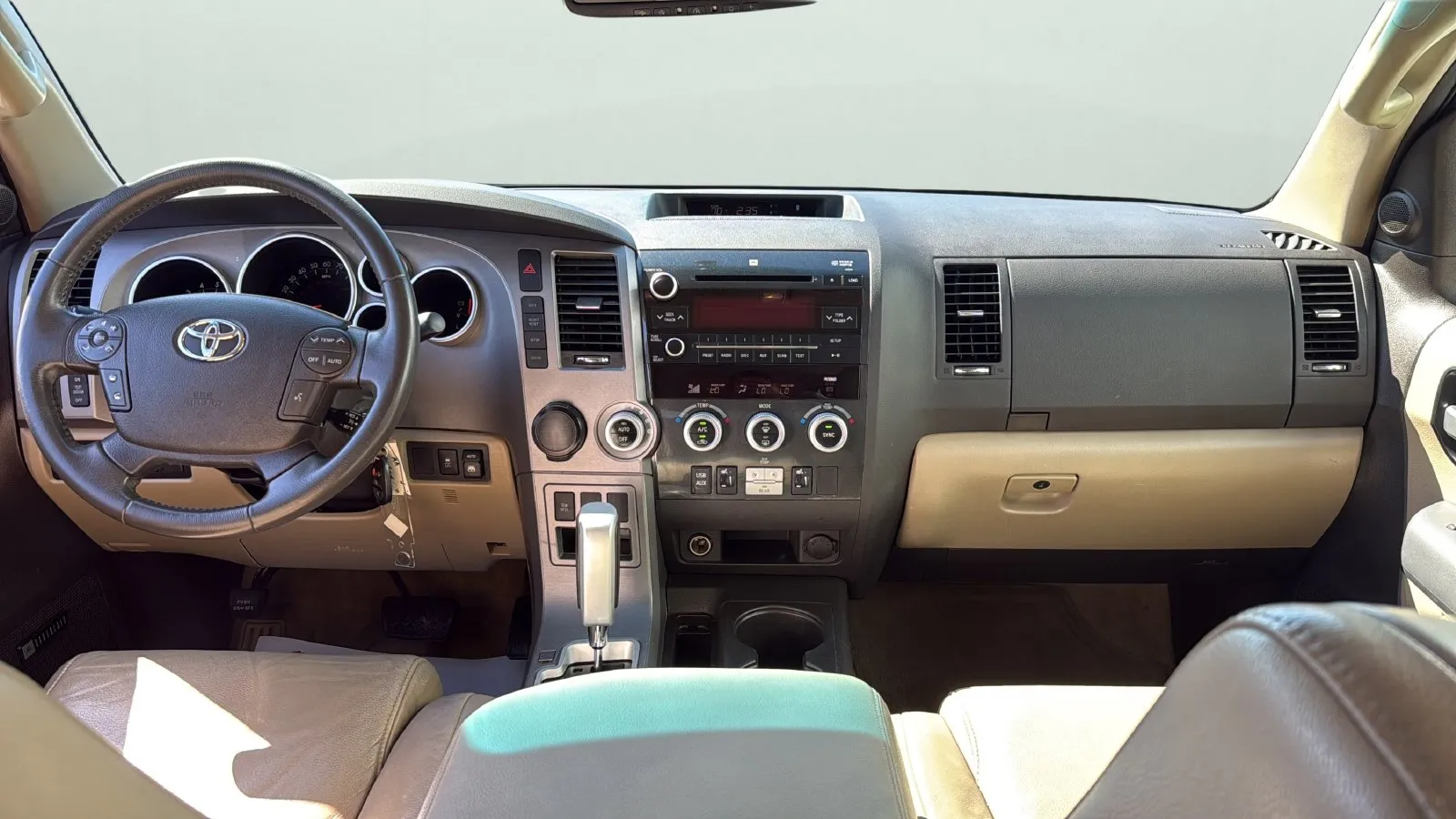 Toyota Sequoia photo 19