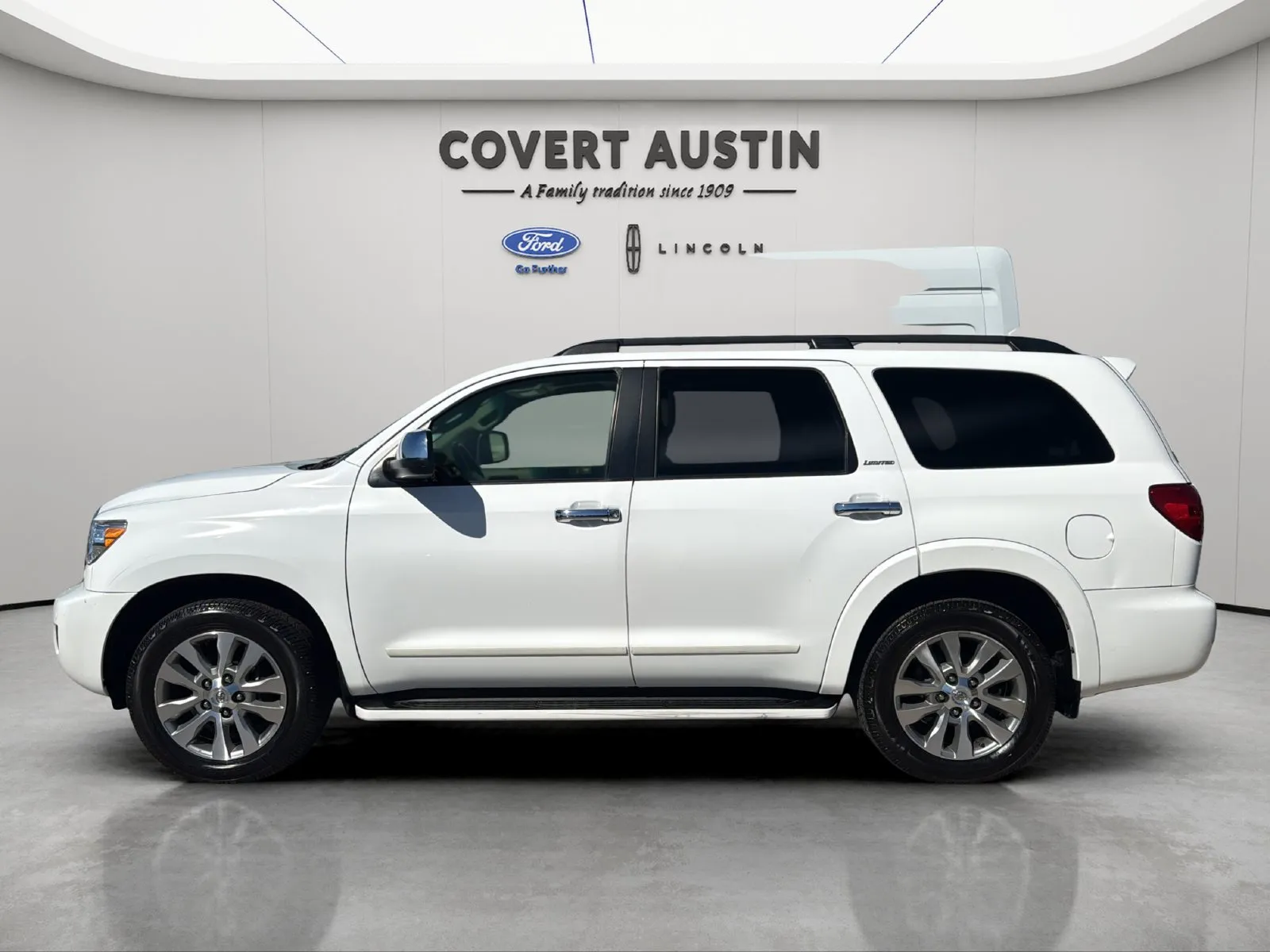 Toyota Sequoia photo 2