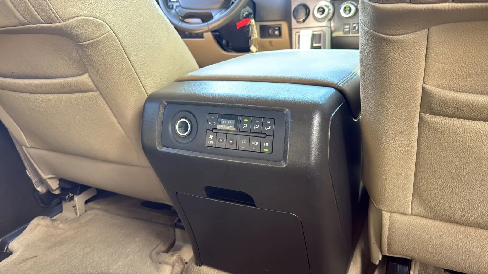 Toyota Sequoia photo 25