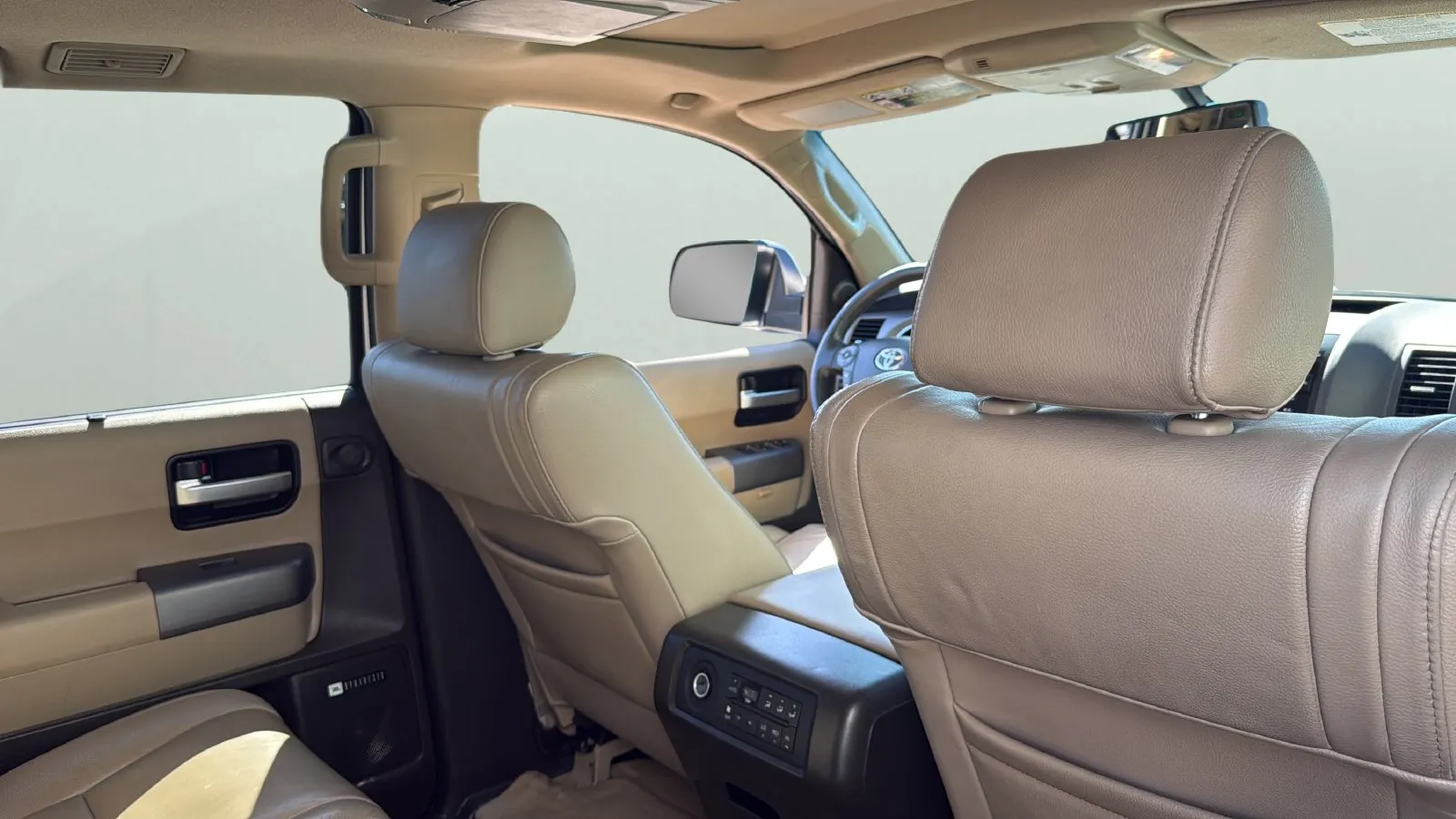 Toyota Sequoia photo 26