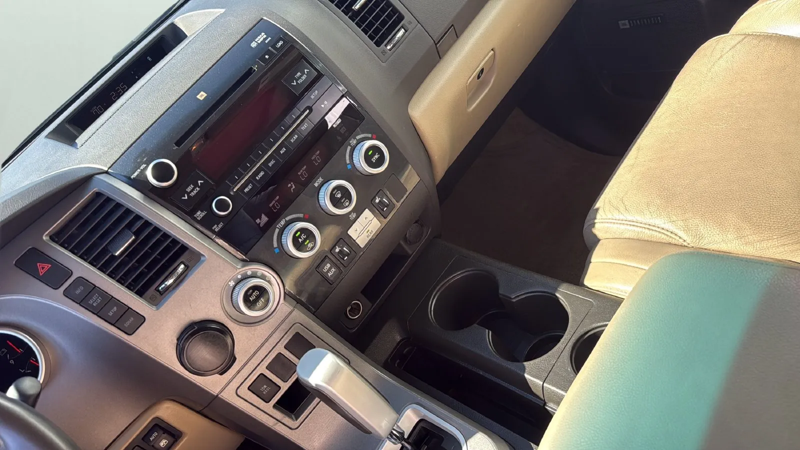 Toyota Sequoia photo 18