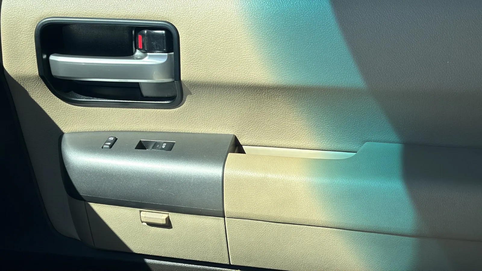 Toyota Sequoia photo 21