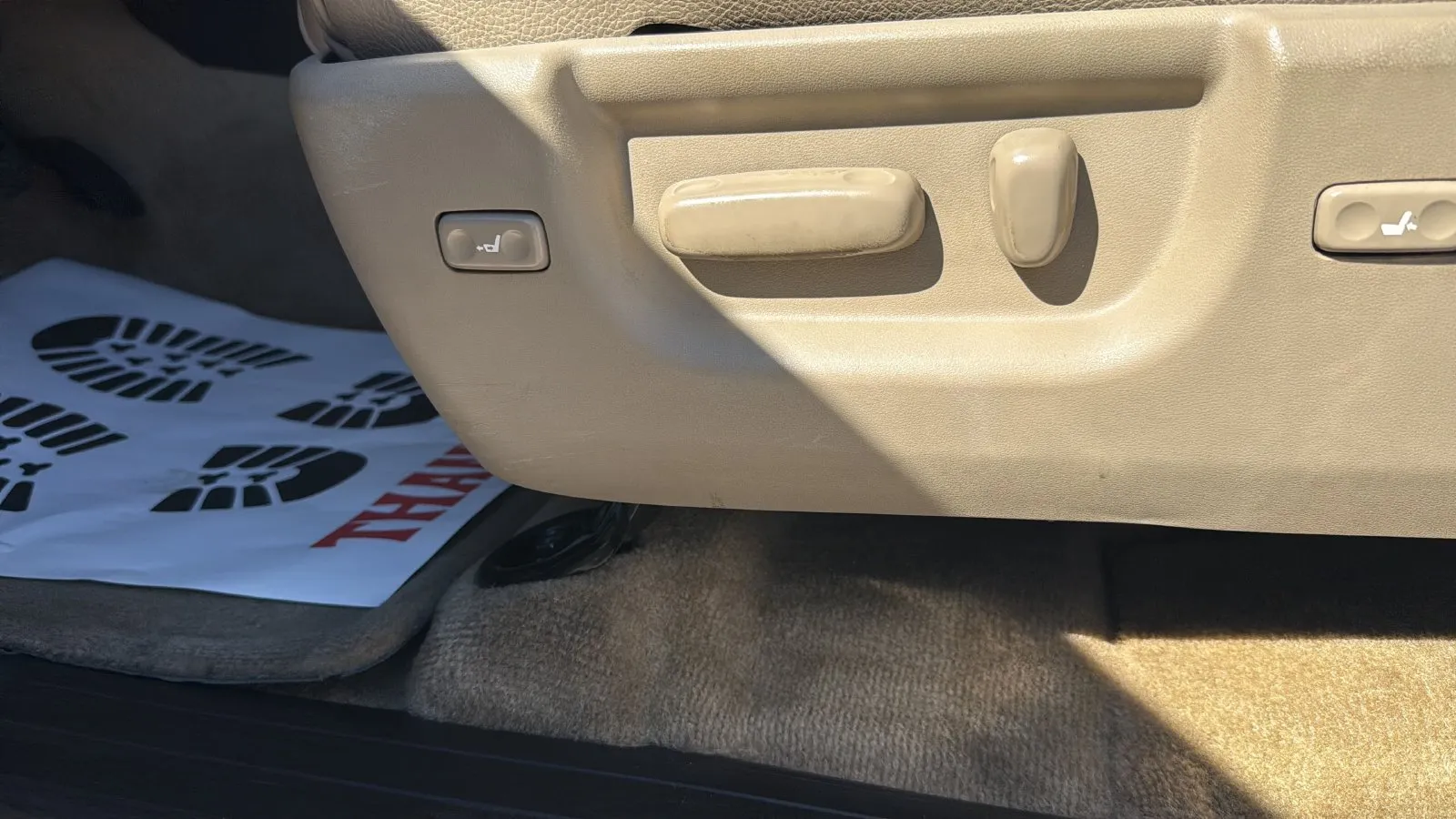 Toyota Sequoia photo 8