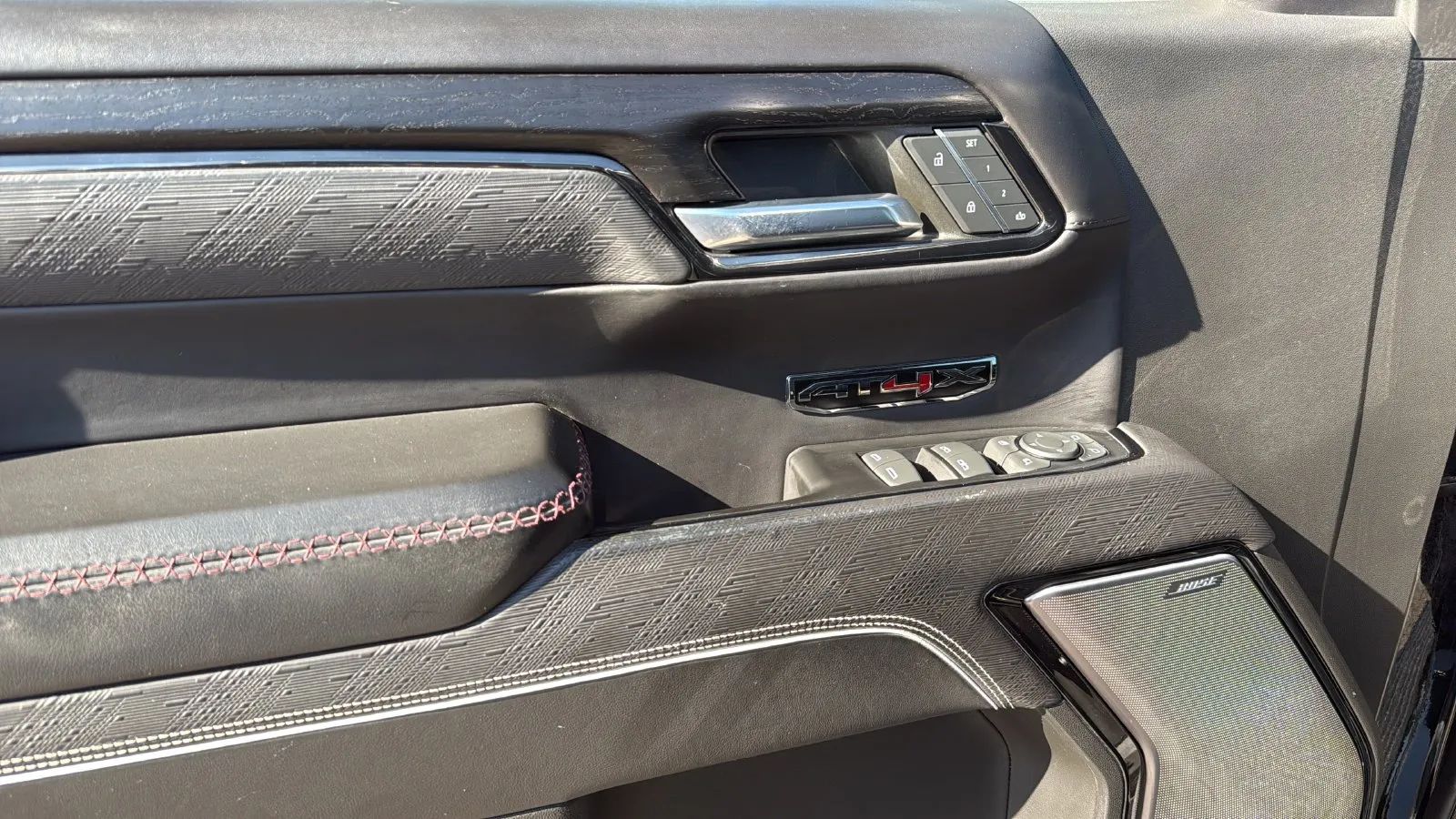 GMC Sierra photo 11