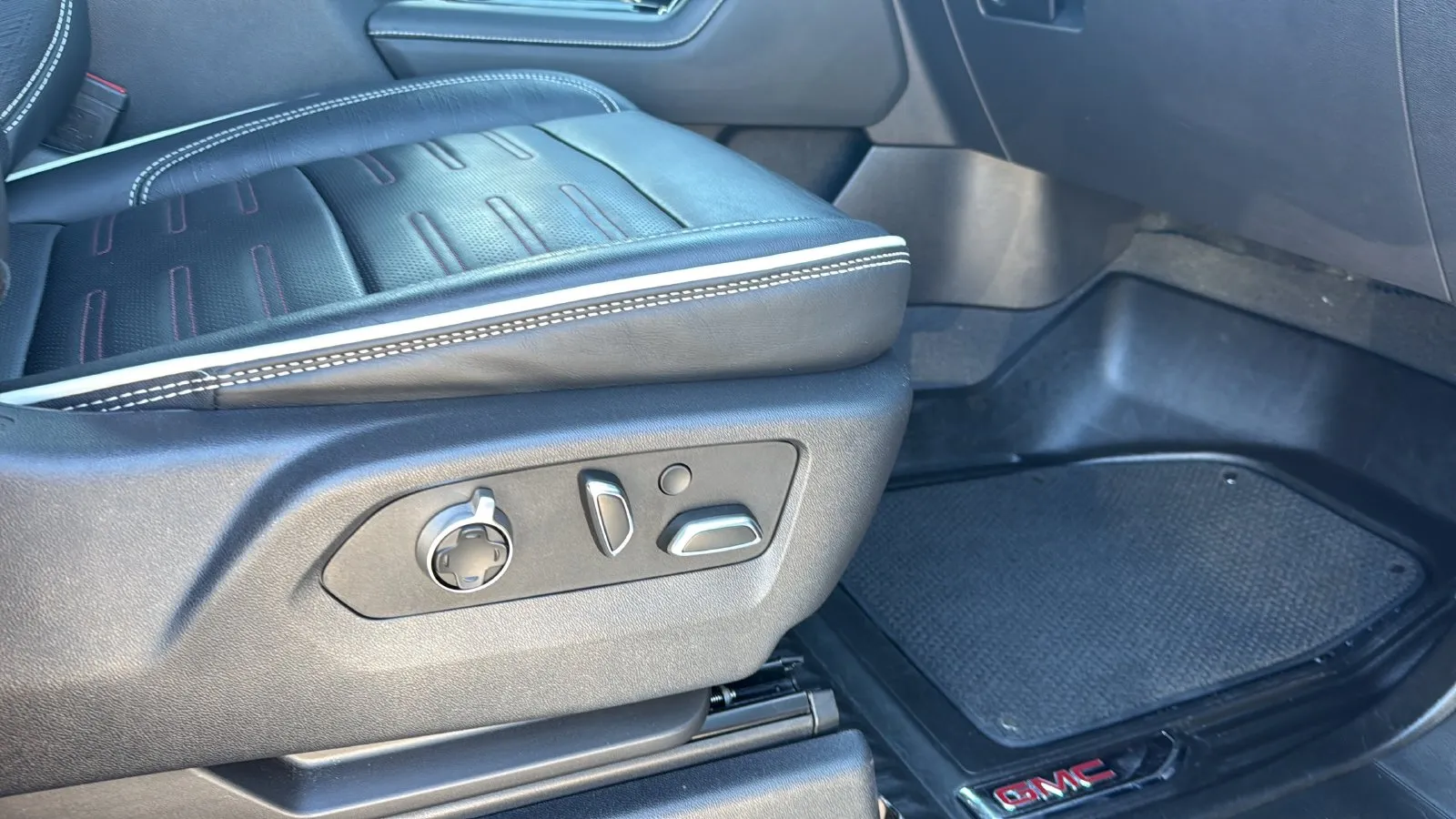 GMC Sierra photo 24