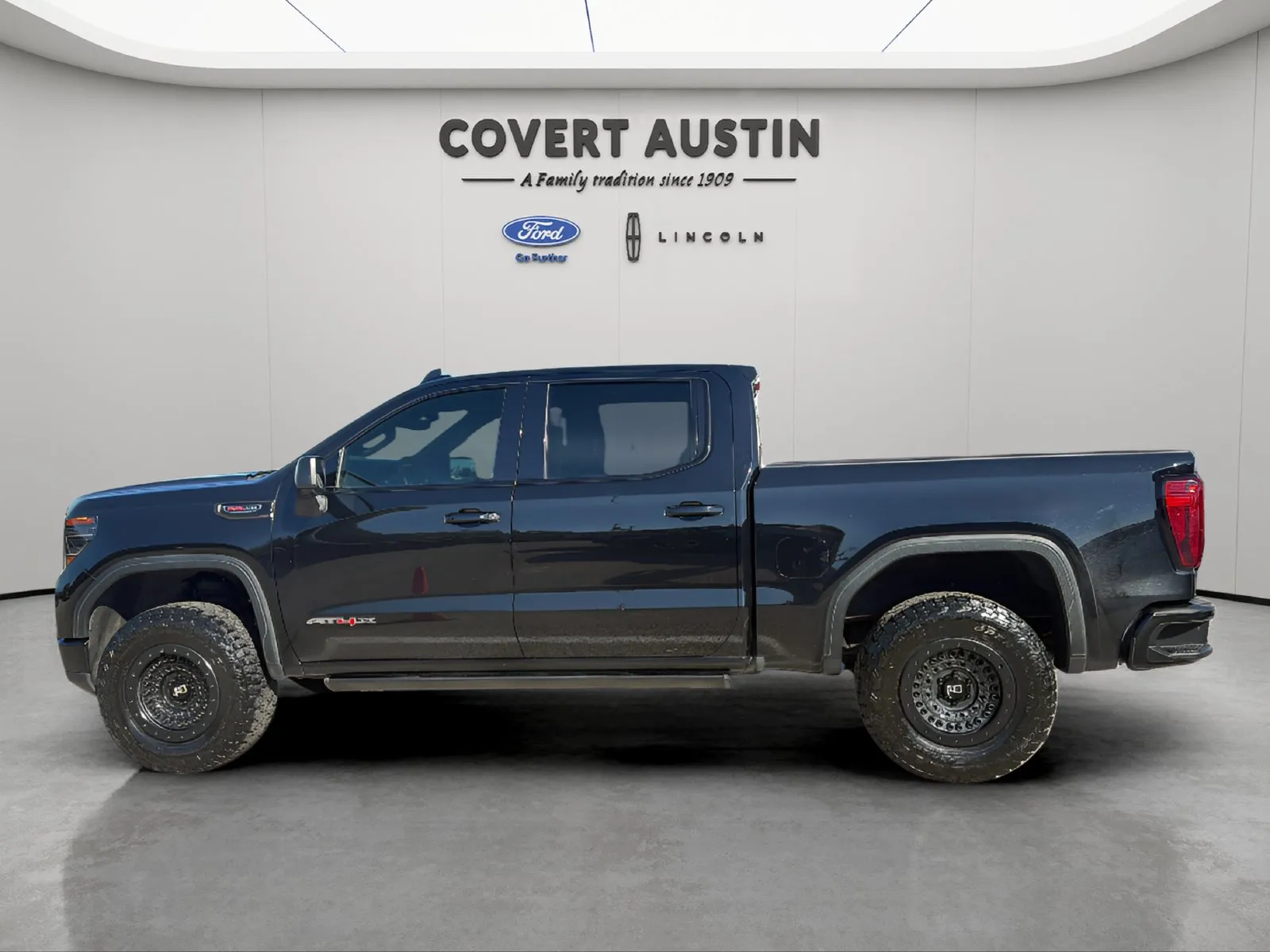GMC Sierra photo 2