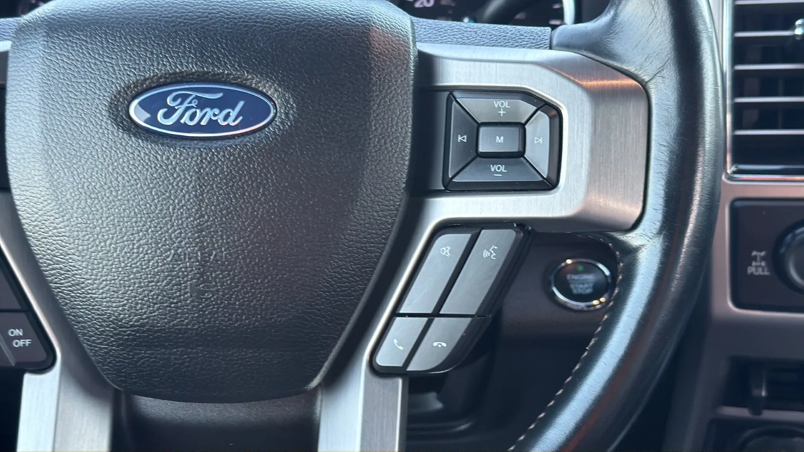Ford F-250SD photo 15