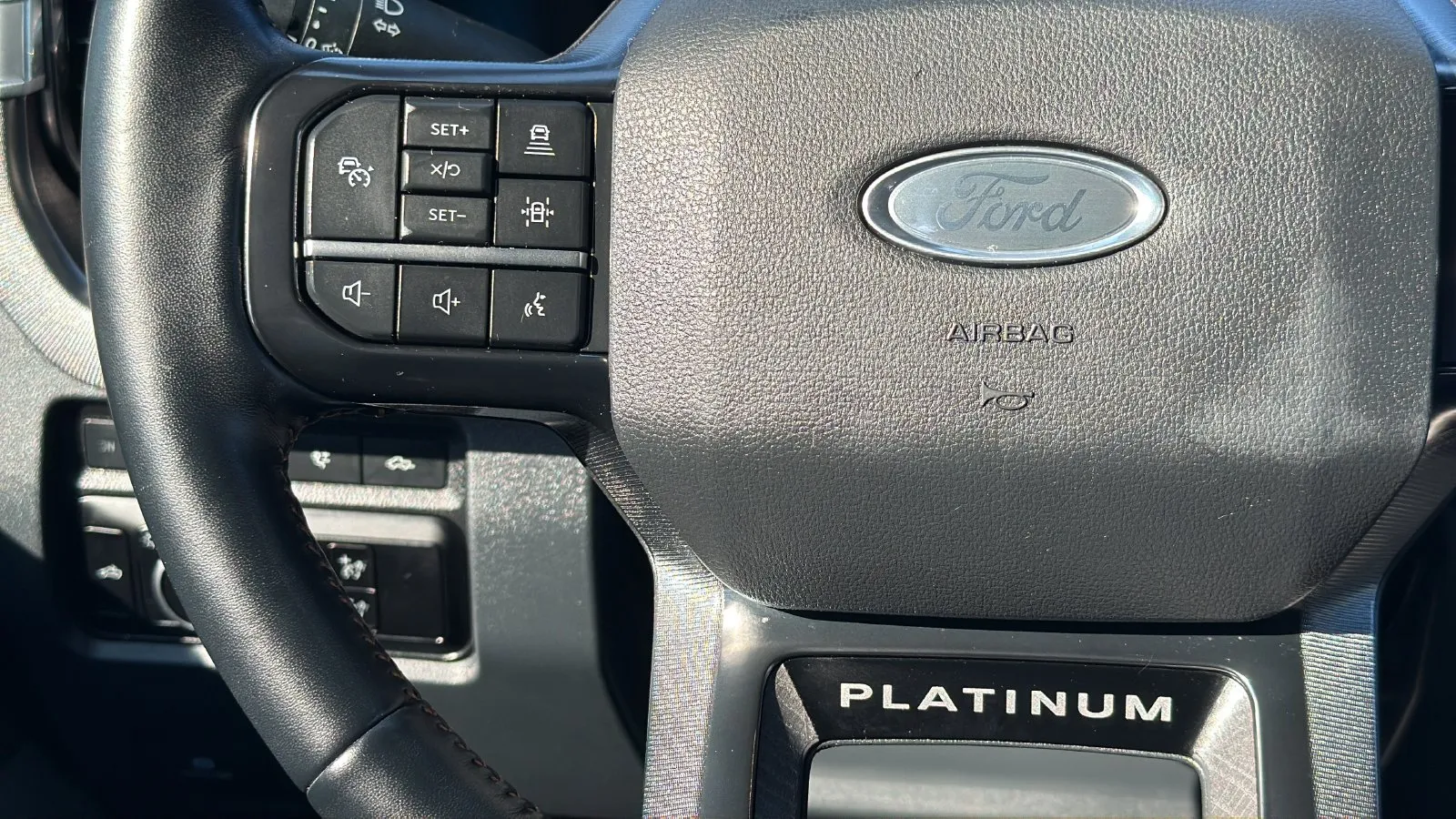 Ford F-250SD photo 16
