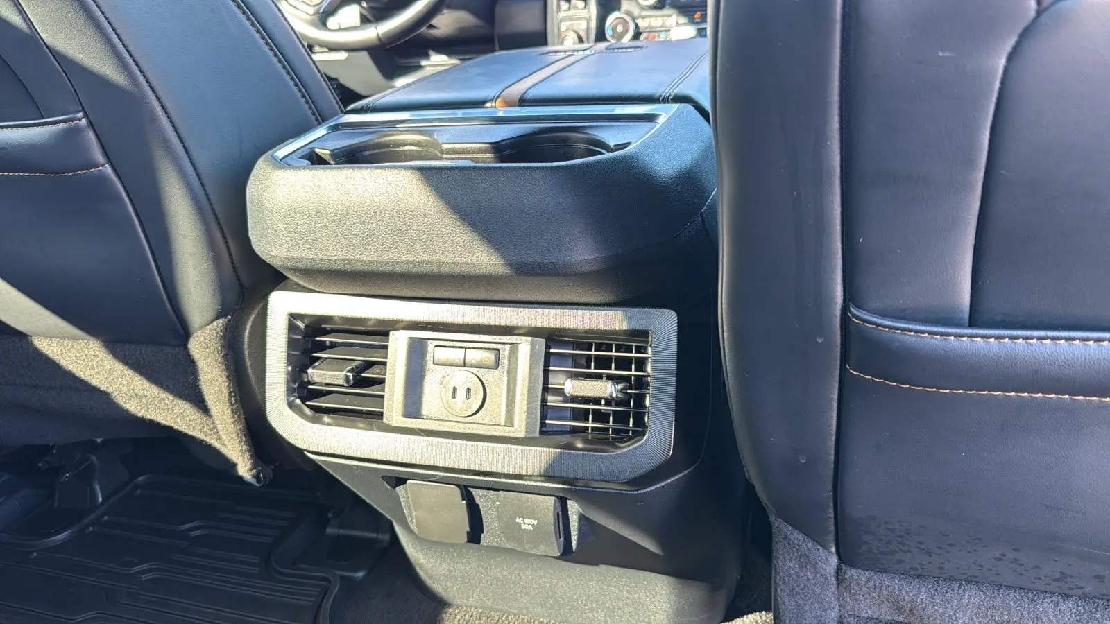Ford F-250SD photo 27