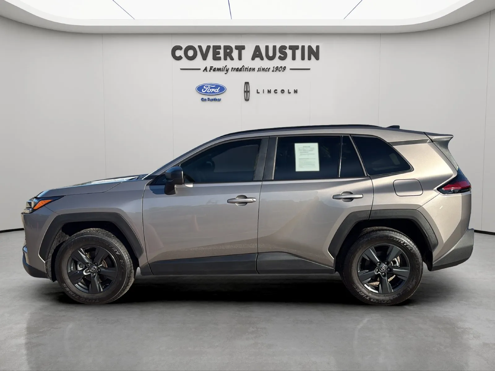 Toyota RAV4 photo 2