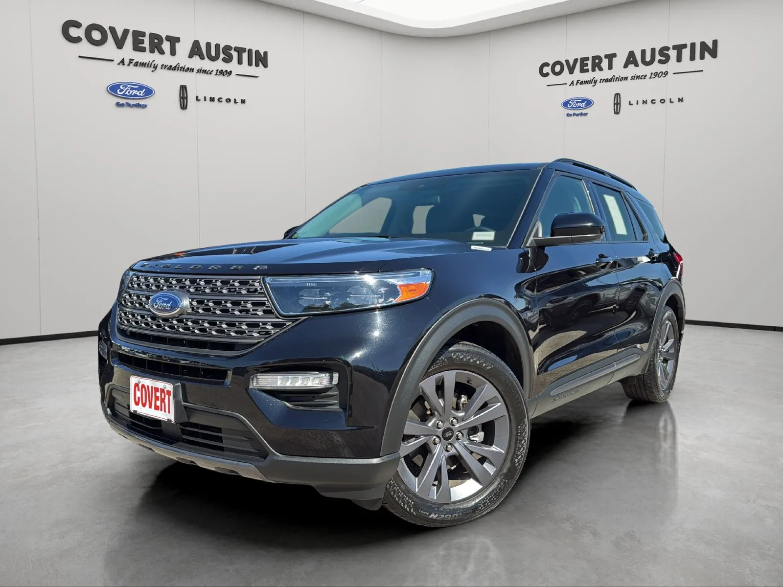 Black 2022 Ford Explorer XLT for sale in Austin, TX
