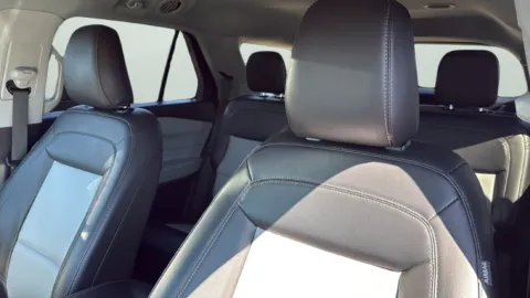 More photos of 2022 Ford Explorer XLT at Covert Ford Lincoln, TX