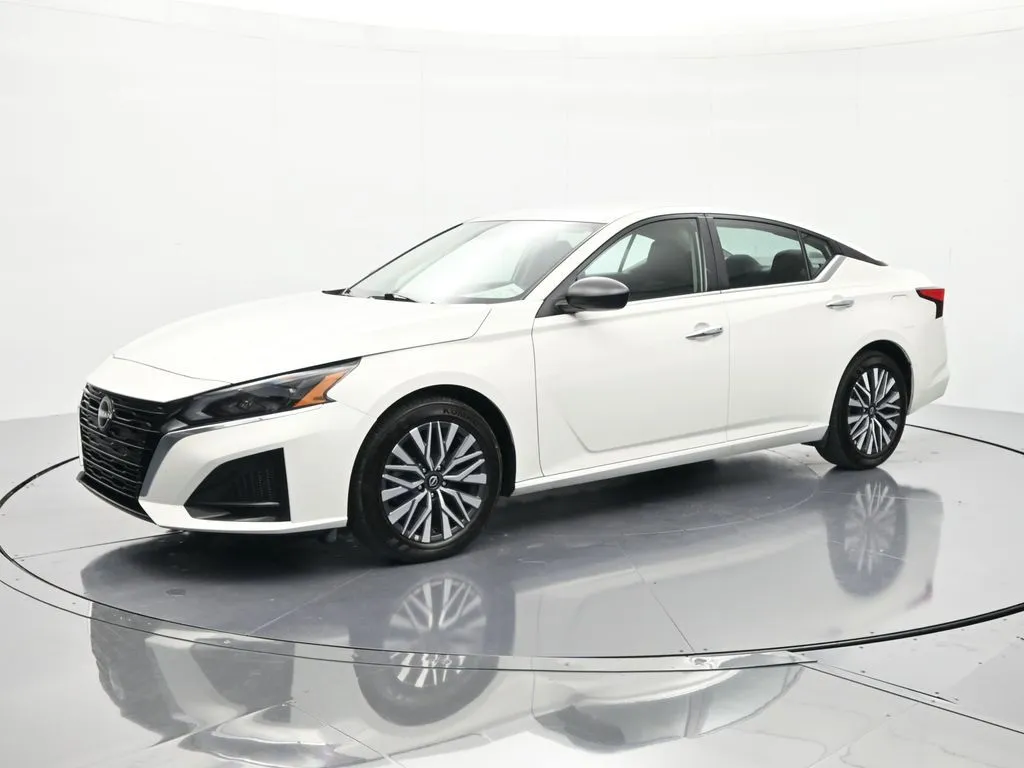 White 2025 Nissan Altima 2.5 SV for sale in Palatka, FL