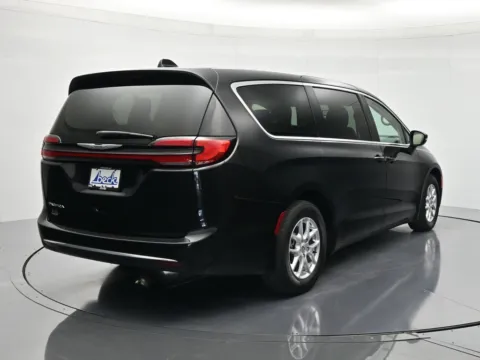 More photos of 2023 Chrysler Pacifica Touring L at Beck Chevrolet GMC, FL