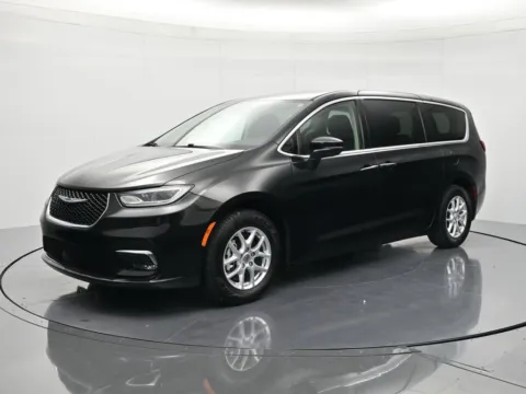 Black 2023 Chrysler Pacifica Touring L for sale in Palatka, FL