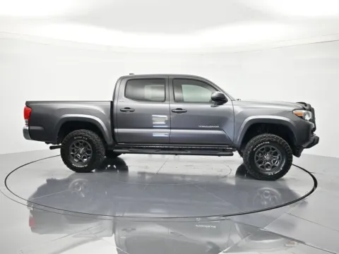 More photos of 2017 Toyota Tacoma SR5 at Beck Chevrolet GMC, FL