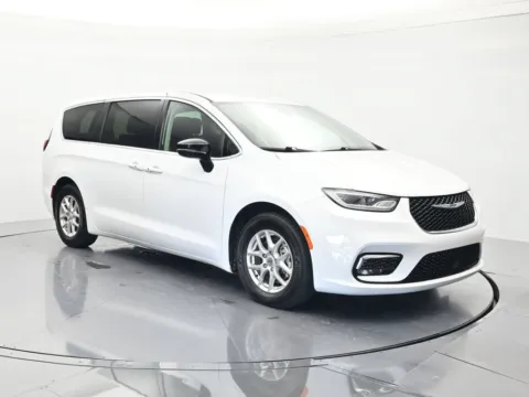 Another view of 2024 Chrysler Pacifica Touring L for sale in Palatka, FL at Beck Chevrolet GMC