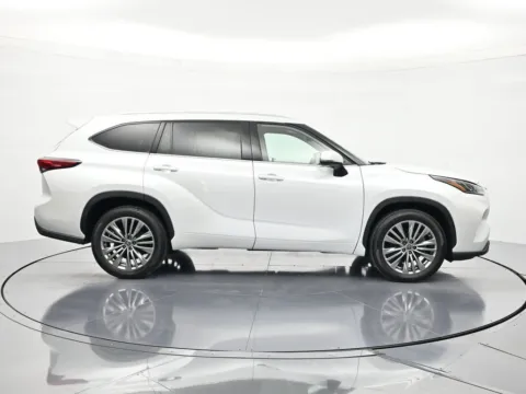 More photos of 2022 Toyota Highlander Platinum at Beck Ford Lincoln, FL