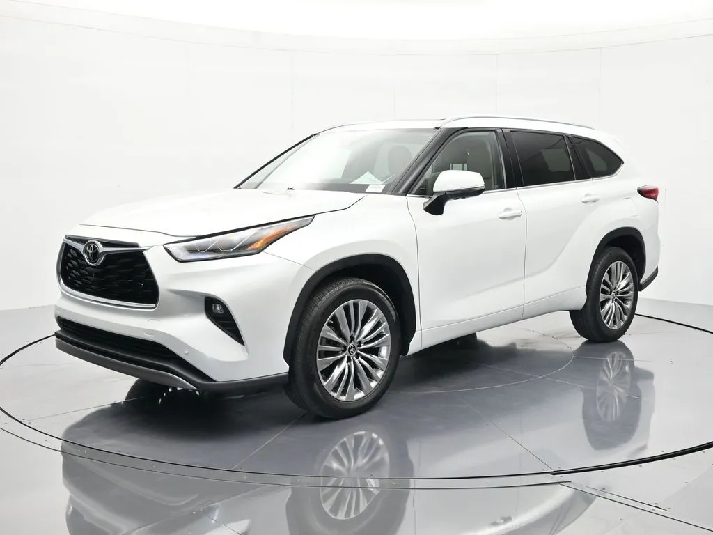 White 2022 Toyota Highlander Platinum for sale in Palatka, FL