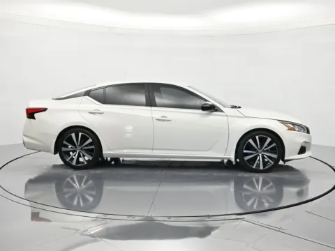 More photos of 2022 Nissan Altima 2.5 SR at Beck Ford Lincoln, FL
