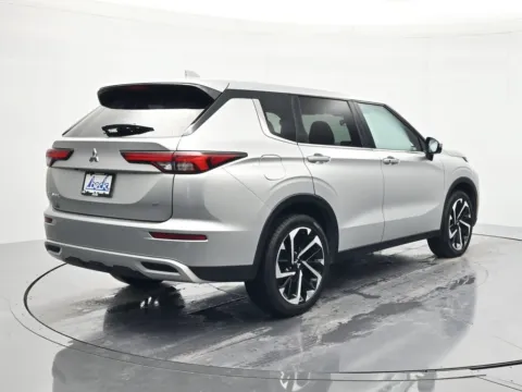 More photos of 2024 Mitsubishi Outlander SE at Beck Ford Lincoln, FL
