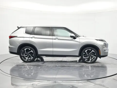 More photos of 2024 Mitsubishi Outlander SE at Beck Ford Lincoln, FL