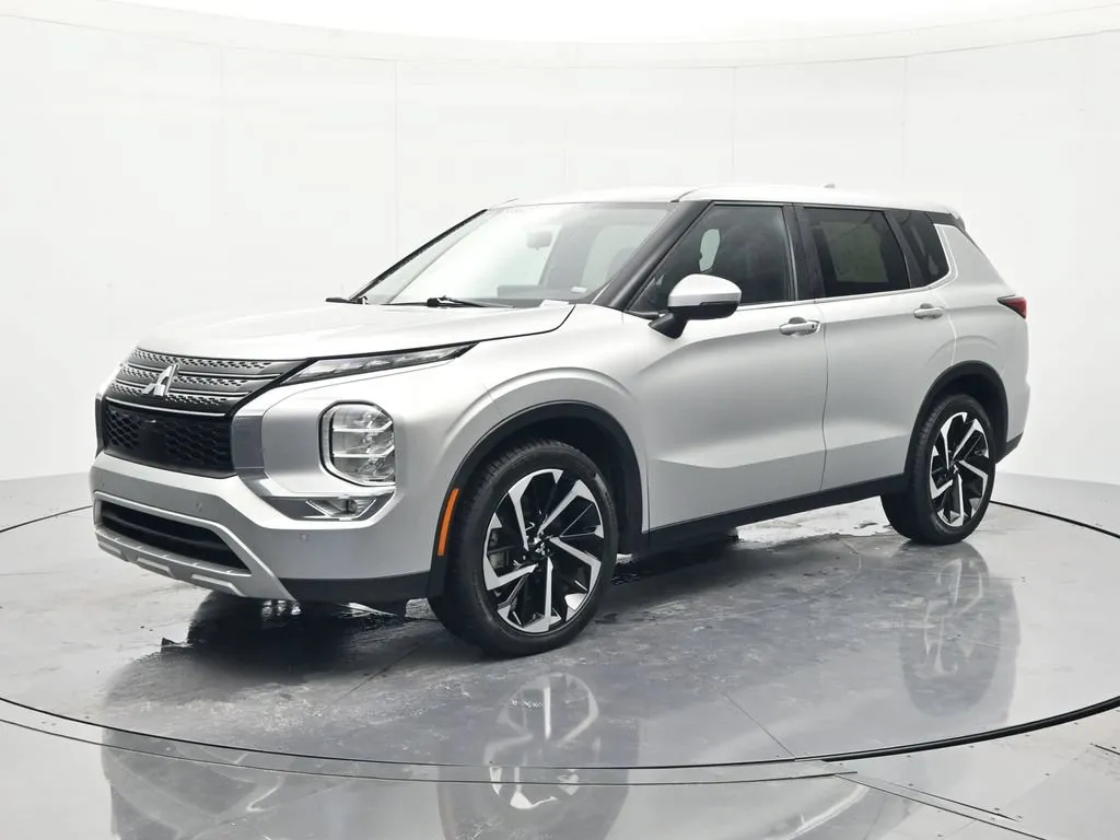 Silver 2024 Mitsubishi Outlander SE for sale in Palatka, FL