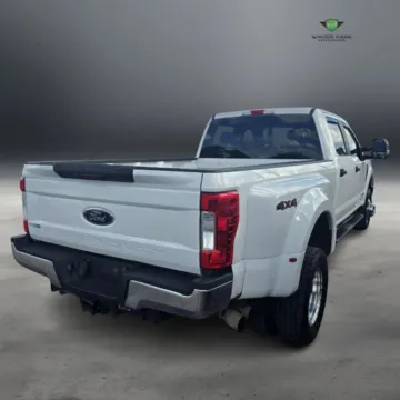 More photos of 2017 Ford F350 Super Duty Crew Cab XLT Pickup 4D 8 ft at Winter Park Auto Exchange, FL