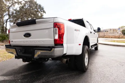 More photos of 2017 Ford F350 Super Duty Crew Cab XLT Pickup 4D 8 ft at Winter Park Auto Exchange, FL