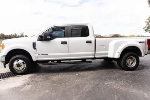 More photos of 2017 Ford F350 Super Duty Crew Cab XLT Pickup 4D 8 ft at Winter Park Auto Exchange, FL