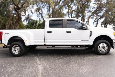 More photos of 2017 Ford F350 Super Duty Crew Cab XLT Pickup 4D 8 ft at Winter Park Auto Exchange, FL