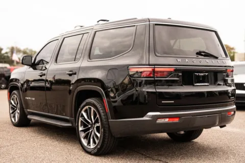 More photos of 2022 Jeep Wagoneer Series II Sport Utility 4D at Winter Park Auto Exchange, FL