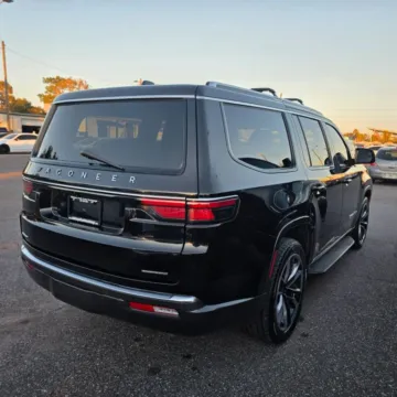 More photos of 2022 Jeep Wagoneer Series II Sport Utility 4D at Winter Park Auto Exchange, FL
