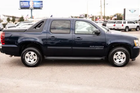 More photos of 2007 Chevrolet Avalanche LT Sport Utility Pickup 4D 5 1/4 ft at Winter Park Auto Exchange, FL
