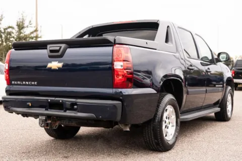 More photos of 2007 Chevrolet Avalanche LT Sport Utility Pickup 4D 5 1/4 ft at Winter Park Auto Exchange, FL