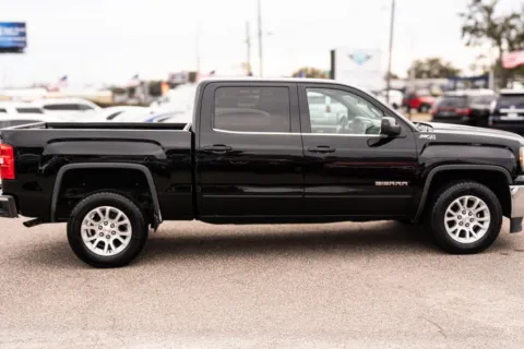More photos of 2017 GMC Sierra 1500 Crew Cab SLE Pickup 4D 5 3/4 ft at Winter Park Auto Exchange, FL