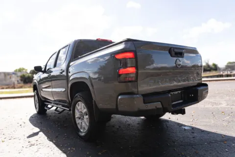 More photos of 2022 Nissan Frontier Crew Cab SV Pickup 4D 5 ft at Winter Park Auto Exchange, FL