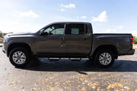 More photos of 2022 Nissan Frontier Crew Cab SV Pickup 4D 5 ft at Winter Park Auto Exchange, FL