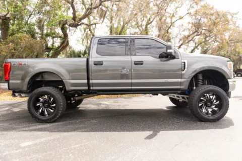 More photos of 2019 Ford F250 Super Duty Crew Cab XLT Pickup 4D 6 3/4 ft at Winter Park Auto Exchange, FL