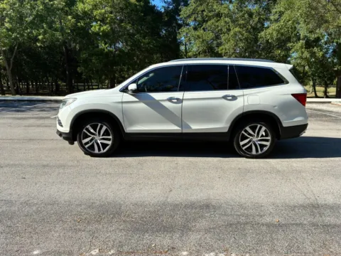 Photos of 2017 Honda Pilot Elite Sport Utility 4D for sale in Orlando, FL at Winter Park Auto Exchange