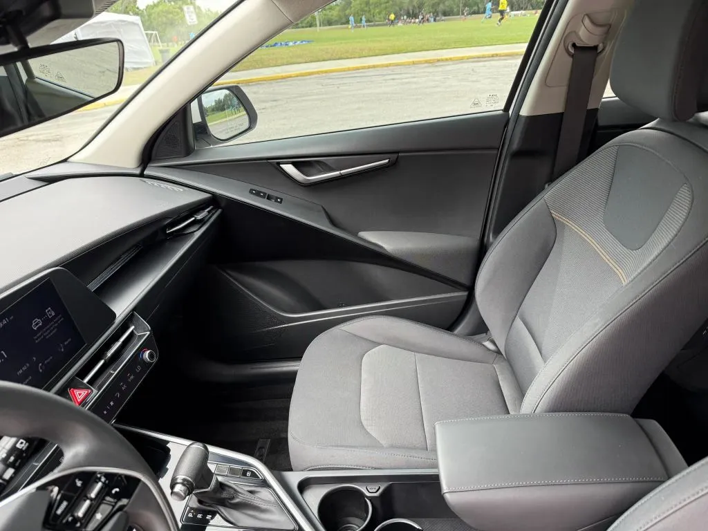 2024 Kia Niro LX - Photo 16
