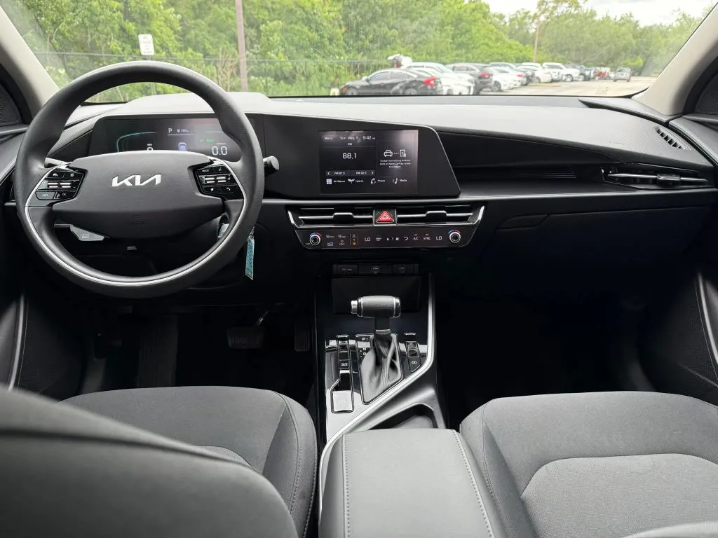 2024 Kia Niro LX - Photo 12