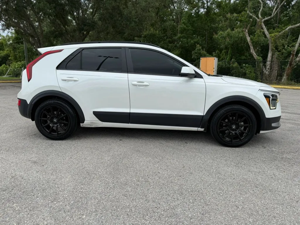 2024 Kia Niro LX - Photo 10