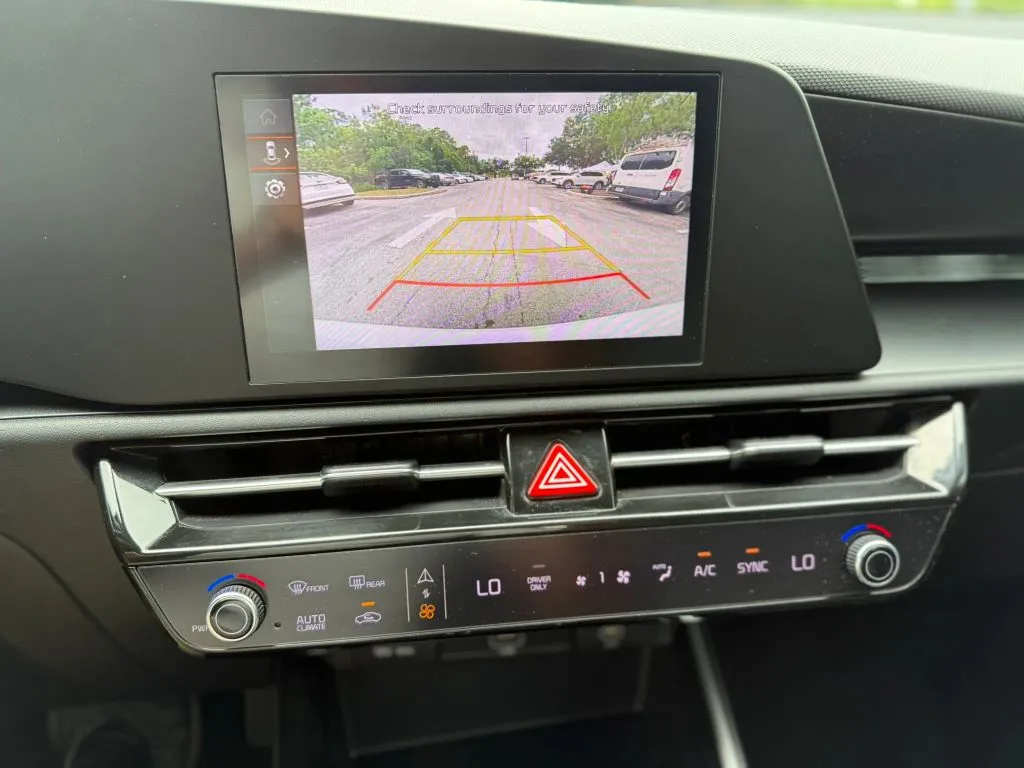 2024 Kia Niro LX - Photo 11
