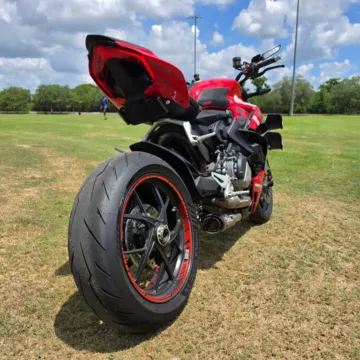 More photos of 2025 Ducati Streetfighter V2 at Winter Park Auto Exchange, FL