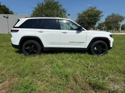 More photos of 2023 Jeep Grand Cherokee Limited Sport Utility 4D at Winter Park Auto Exchange, FL